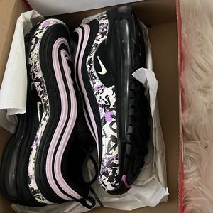 Woman’s Nike Air Max 97
